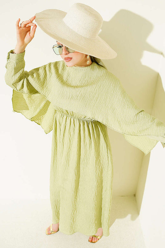 Robe à détails pailletés avec cape épaule en vert avocat