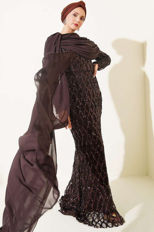Abendkleid Mit Schultercape Und Pailletten In Kaffee