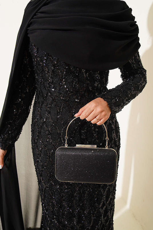 Abito Da Sera Nero Con Mantella Sulle Spalle E Dettagli Di Paillettes