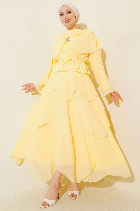 Ensemble deux pièces jupe avec détail châle épaule jaune