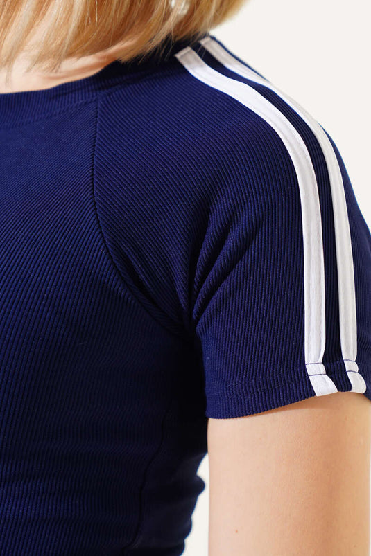 Short rayé à épaules dénudées bleu marine