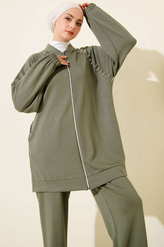 طقم لويسا مزدوج بسحاب وحجر على الكتف باللون الكاكي