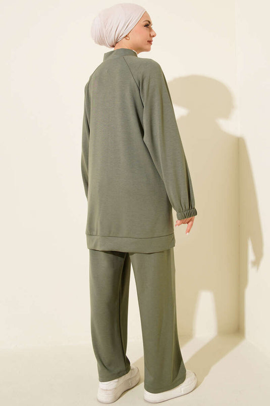 طقم لويسا مزدوج بسحاب وحجر على الكتف باللون الكاكي