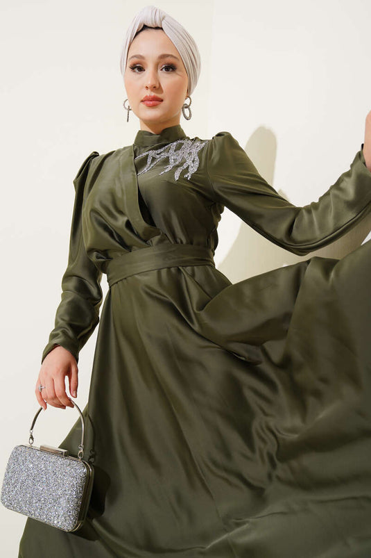 Robe de soirée en satin à épaules dénudées kaki