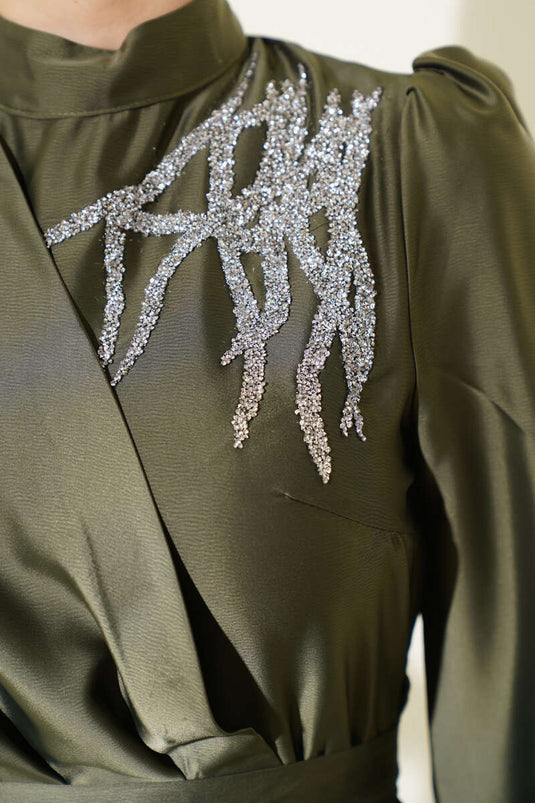 Robe de soirée en satin à épaules dénudées kaki