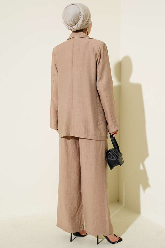 Omuz Vatkalı Ceketli Yelekli Üçlü Takım Latte