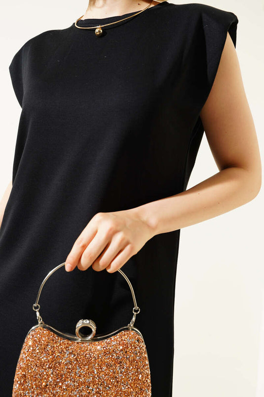 Robe noire basique sans manches à épaulettes