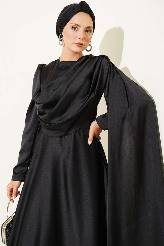 Robe De Soirée En Satin Noir Avec Cape Aux Épaules