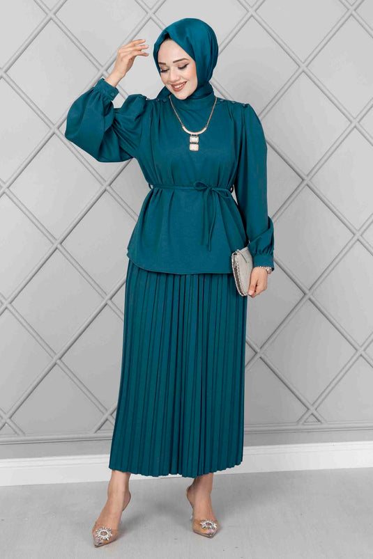 Costume deux pièces hijab détaillé avec boutons sur les épaules, pétrole