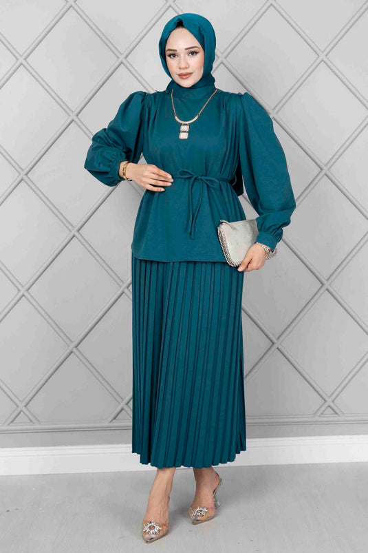 Costume deux pièces hijab détaillé avec boutons sur les épaules, pétrole