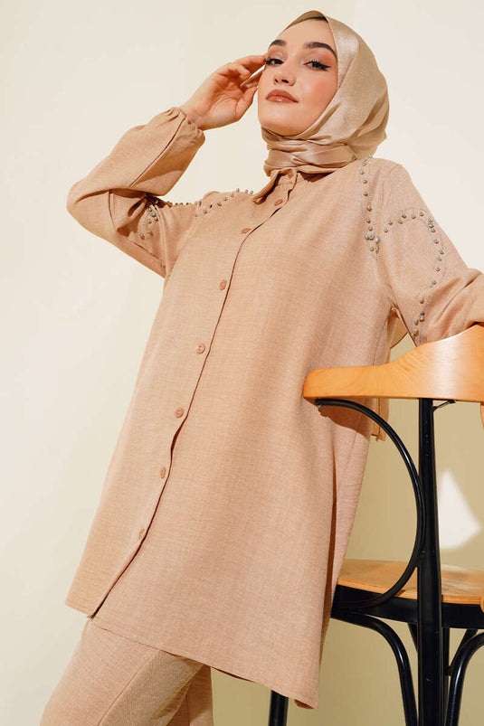 Zweiteiliger Leinenanzug Latte mit Strassbesatz an den Schultern