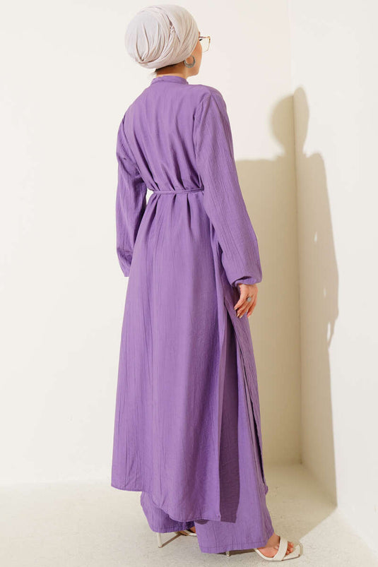 Costume deux pièces à lacets et boutons sur le devant, lilas