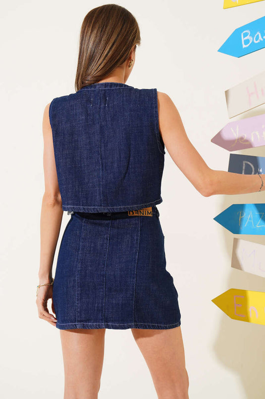 Ensemble deux pièces en jean bleu marine à boutons sur le devant