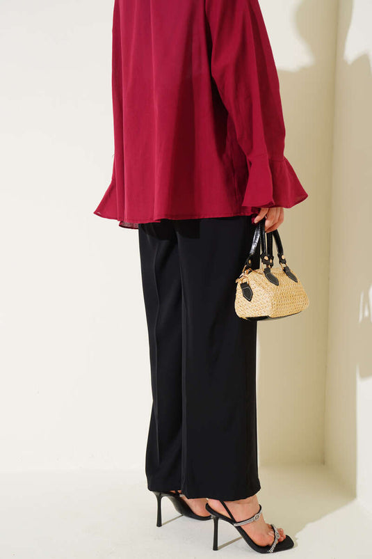 Pantalon noir à poches latérales et boutons sur le devant