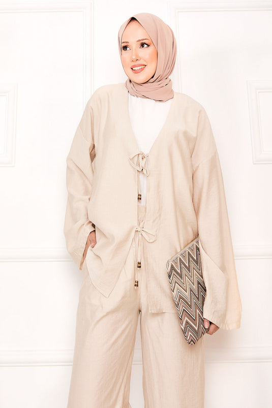 بدلة من قطعتين مع تفاصيل دانتيل أمامية وبنطلون، كريمي