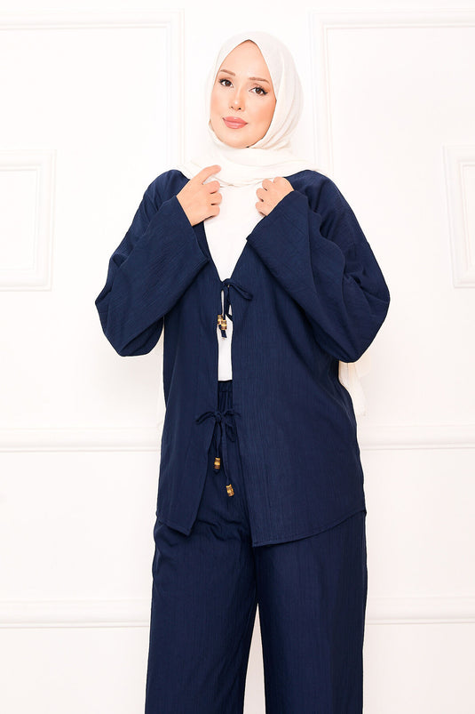 بدلة من قطعتين مع تفاصيل دانتيل أمامية وبنطلون، أزرق داكن