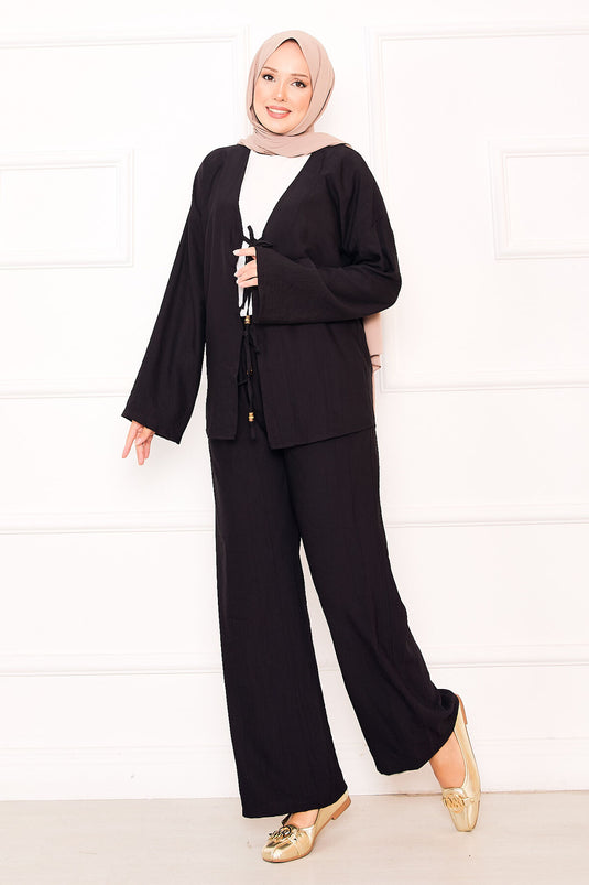 بدلة بنطلون من قطعتين بتفاصيل دانتيل أمامية باللون الأسود