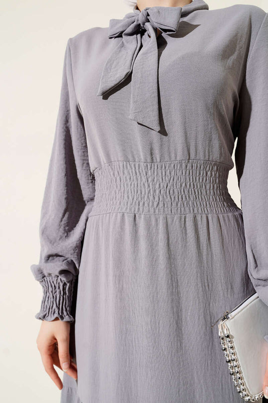 Elastisches Kleid mit Bindedetail vorne, Grau