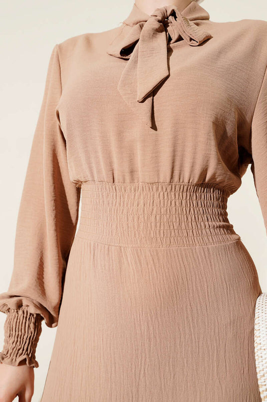 Önden Bağlama Detaylı Lastikli Elbise Latte