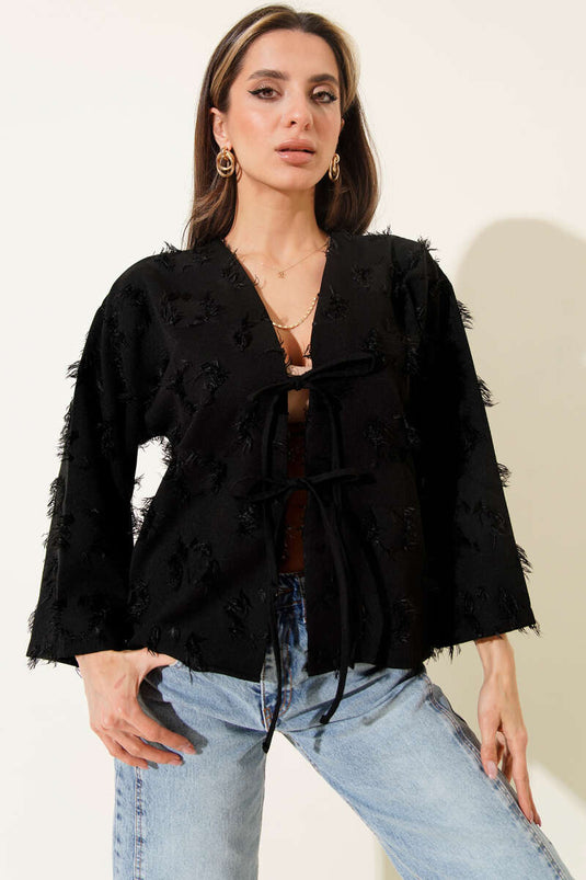 Kimono noir à franges avec nouage avant