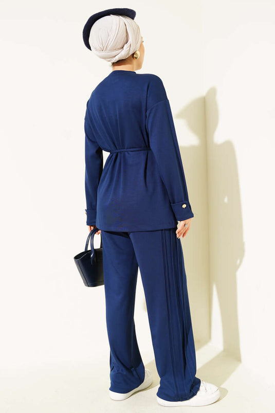 Costume deux pièces boutonné à lacets sur le devant bleu marine