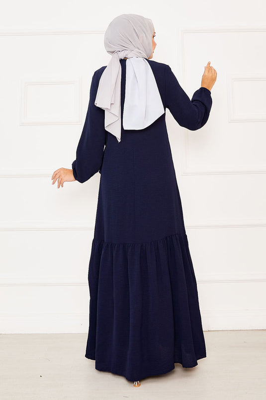 فستان أزرق داكن برباط للإغلاق مع تفاصيل أمامية وحجارة