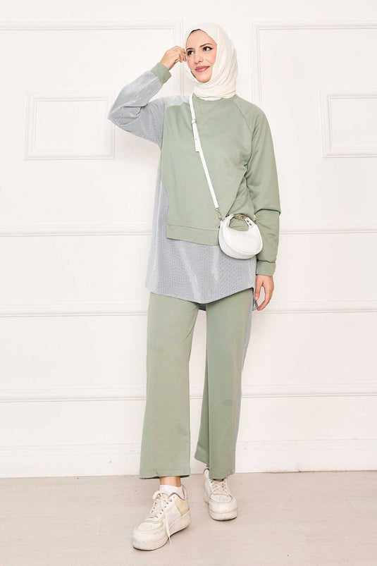 بدلة مخططة من قطعتين غير متماثلة باللون الأخضر المائي