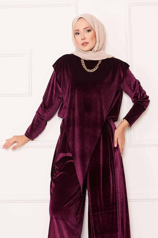 بدلة مخملية بتفاصيل أمامية غير متماثلة