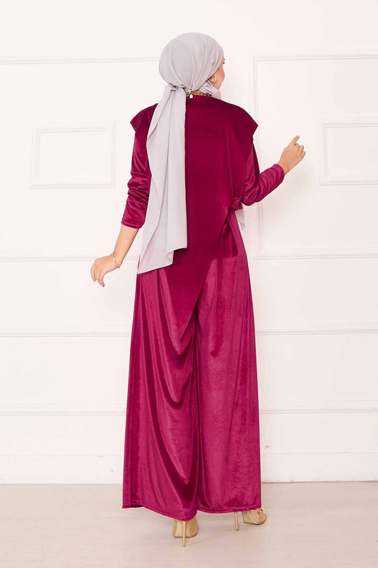 بدلة مخملية بتفاصيل أمامية غير متماثلة