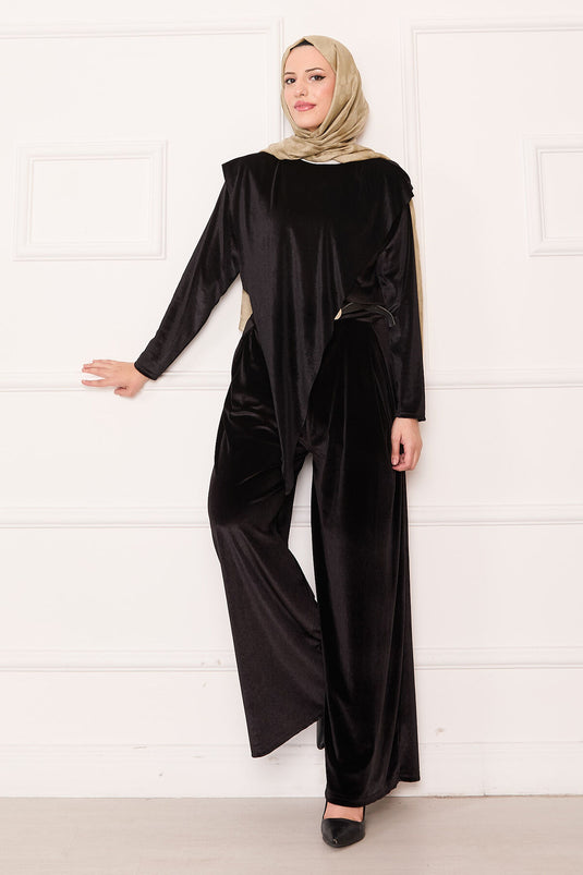 بدلة مخملية بتفاصيل أمامية غير متماثلة، باللون الأسود