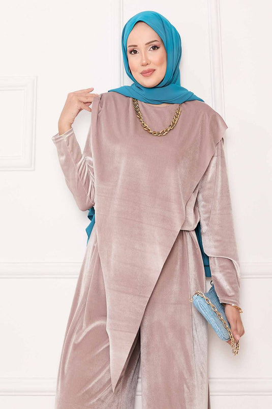 بدلة مخملية من المنك مع تفاصيل أمامية غير متماثلة