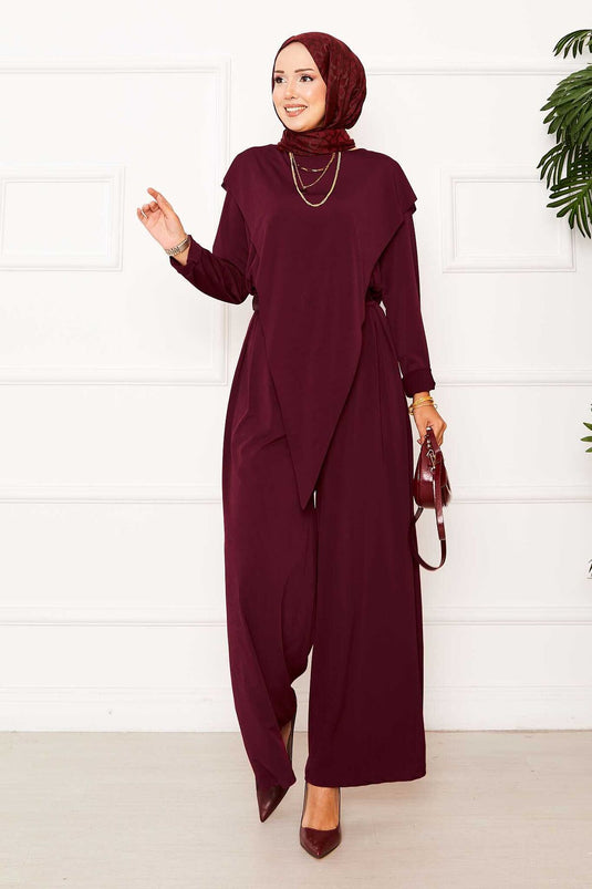 Costume deux pièces Sandy avec détail asymétrique sur le devant, bordeaux