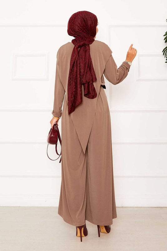 Ensemble deux pièces Sandy Camel avec détail asymétrique sur le devant