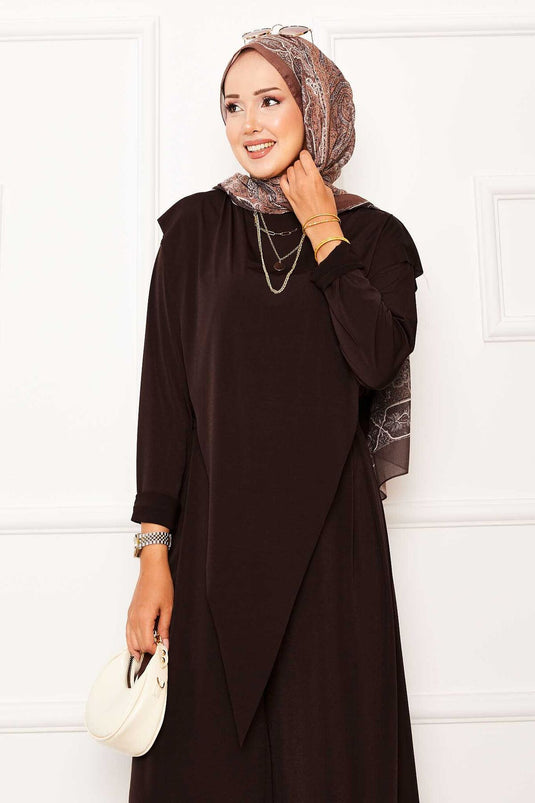 Costume deux pièces Sandy marron avec détail asymétrique sur le devant