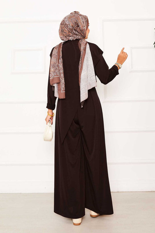 Costume deux pièces Sandy marron avec détail asymétrique sur le devant