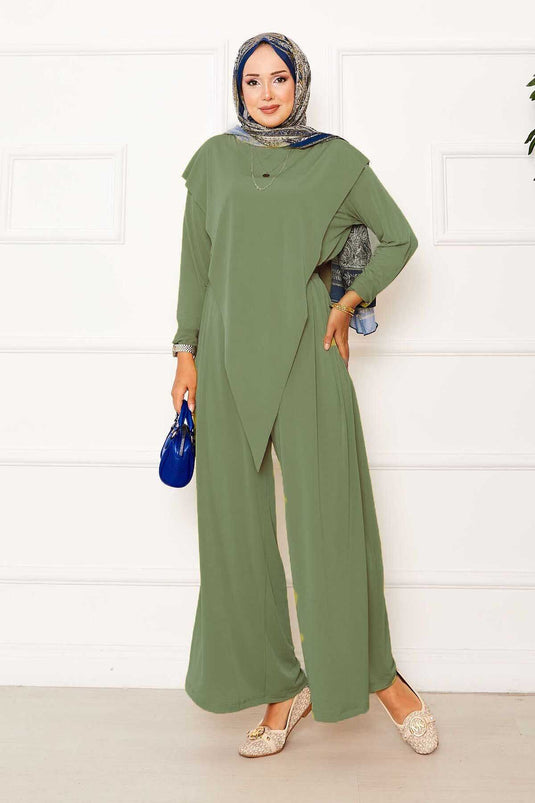 طقم ساندي من قطعتين، لون أخضر فاتح، بتفاصيل أمامية غير متماثلة