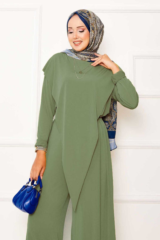 طقم ساندي من قطعتين، لون أخضر فاتح، بتفاصيل أمامية غير متماثلة