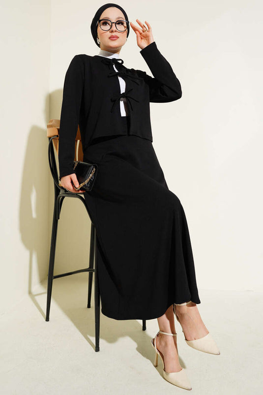 Zweiteiliges Set mit Jacke und Rock mit Schnürung vorne in Schwarz