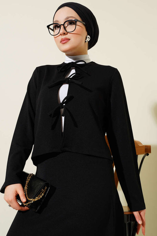 Zweiteiliges Set mit Jacke und Rock mit Schnürung vorne in Schwarz