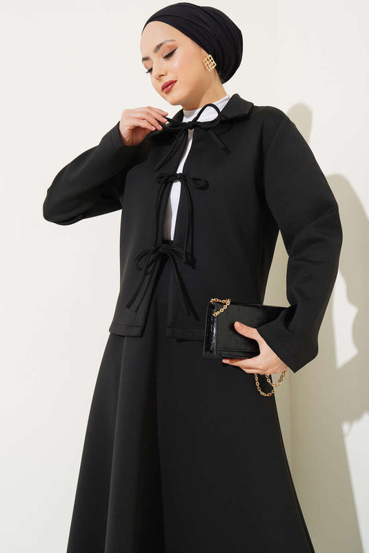 Costume double en néoprène avec veste et jupe en dentelle sur le devant Noir