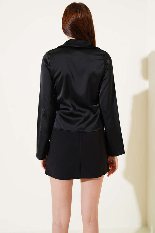 قميص قصير من الساتان برباط أسود