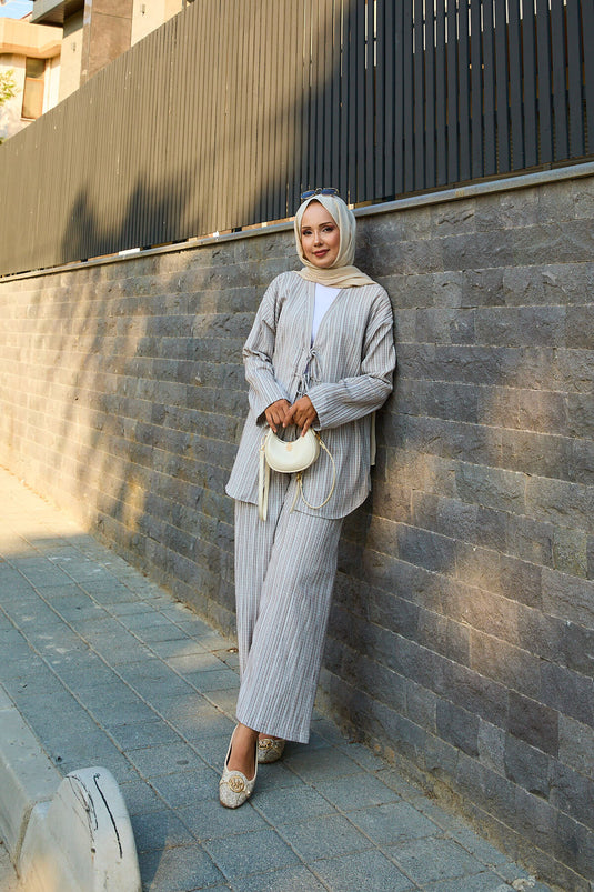 طقم كيمونو مكون من قطعتين مع ربطة أمامية باللون الرمادي