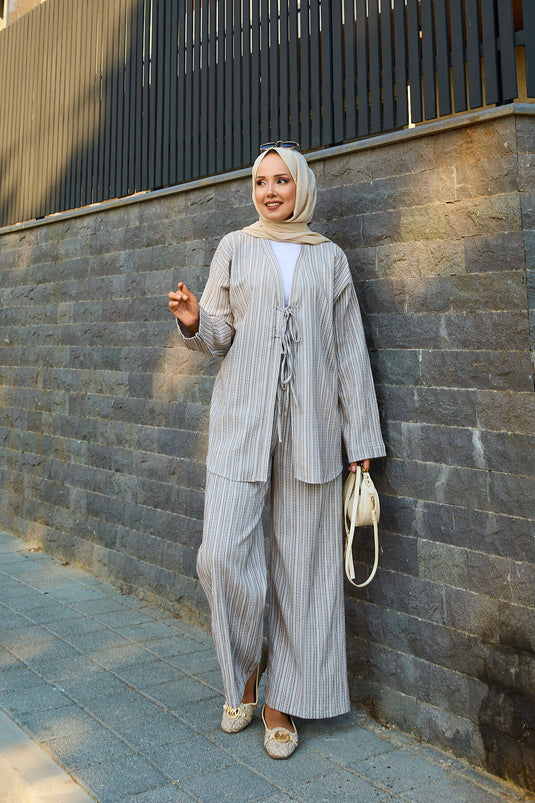 Ensemble deux pièces kimono gris avec détails noués sur le devant