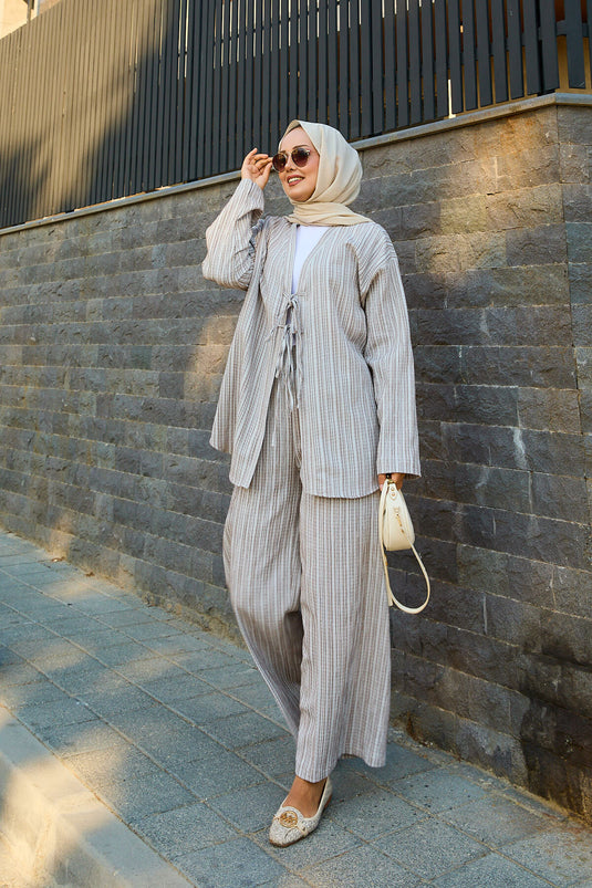 Ensemble deux pièces kimono gris avec détails noués sur le devant