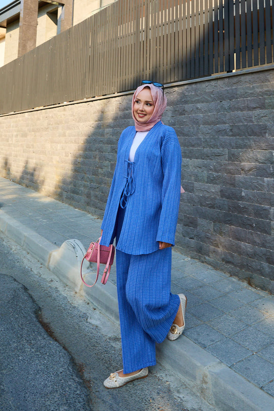 Ensemble deux pièces kimono indigo avec détail noué sur le devant