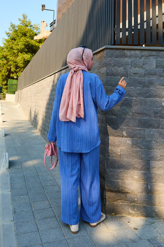 Ensemble deux pièces kimono indigo avec détail noué sur le devant