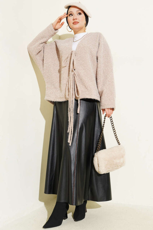 جاكيت قصير من اللباد مربوط من الأمام باللون البيج