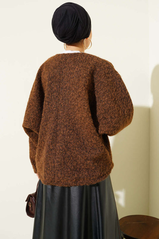 سترة قصيرة من اللباد مربوطة من الأمام باللون البني