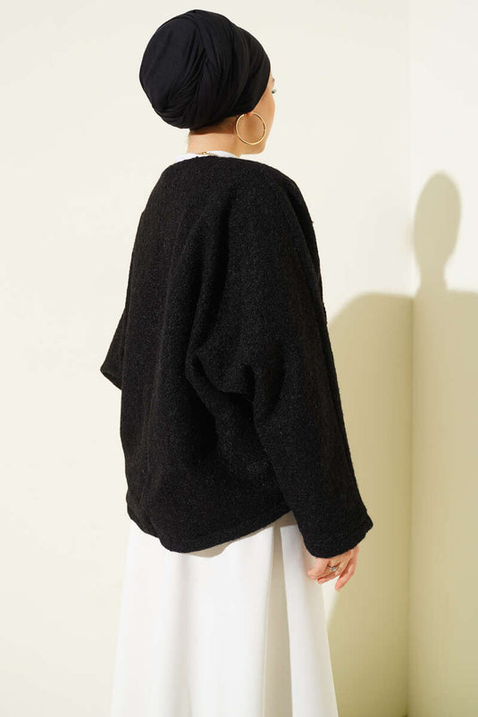 سترة قصيرة من اللباد مربوطة من الأمام باللون الأسود