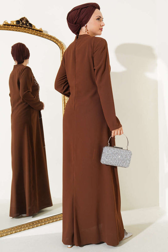 Robe grande taille ornée de pierres sur le devant, couleur camel